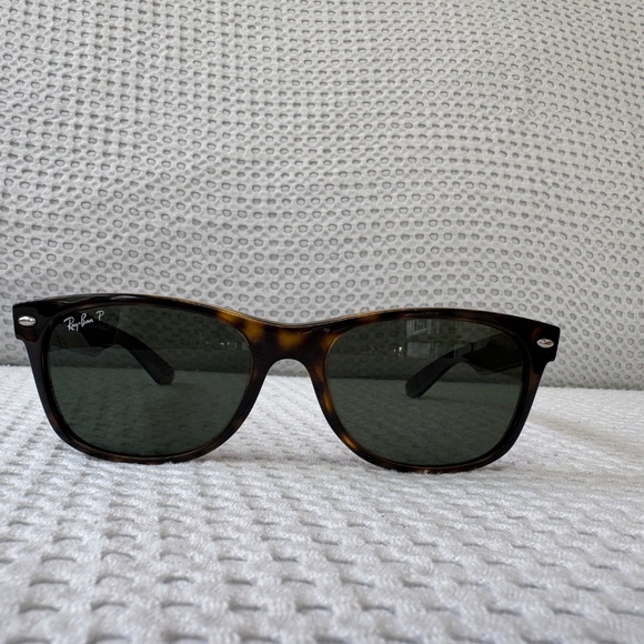 Classic Ray-Ban Wayfarers Polarized - Picture 3 of 9